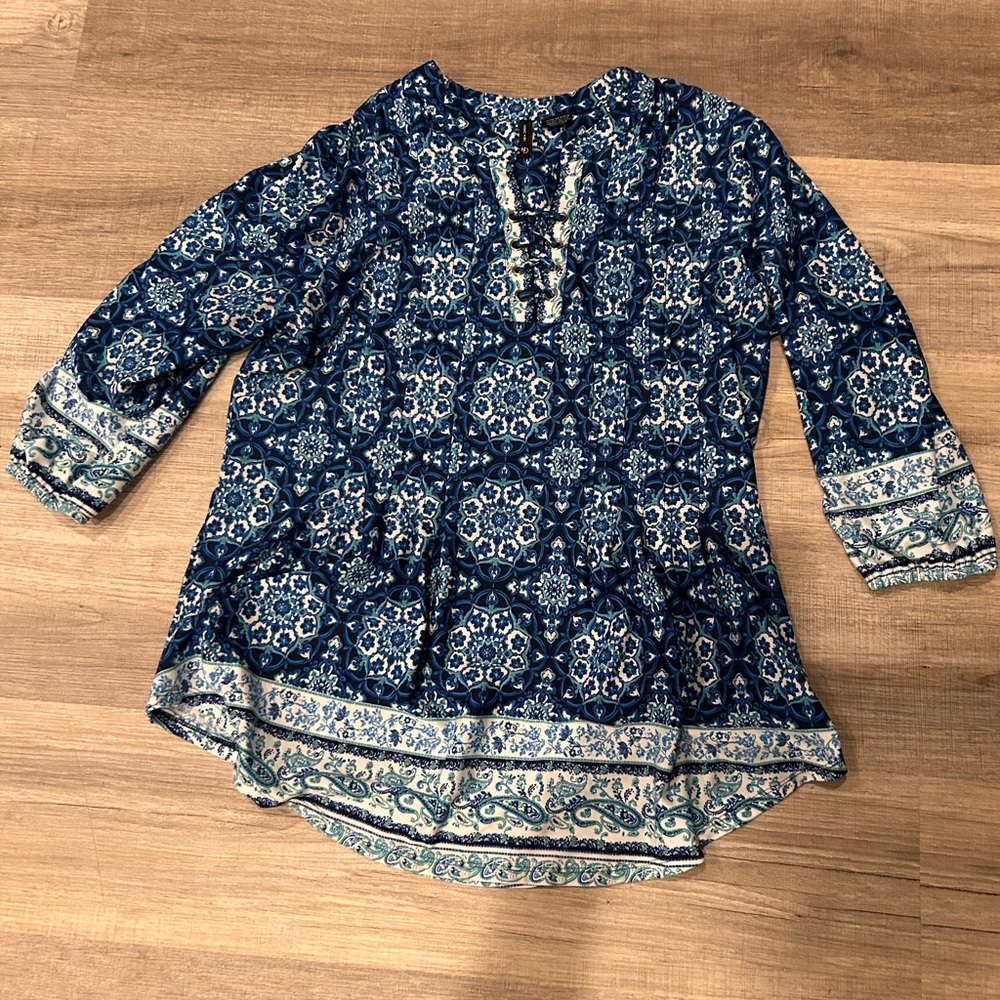 New Directions Blue and White Patterned Top